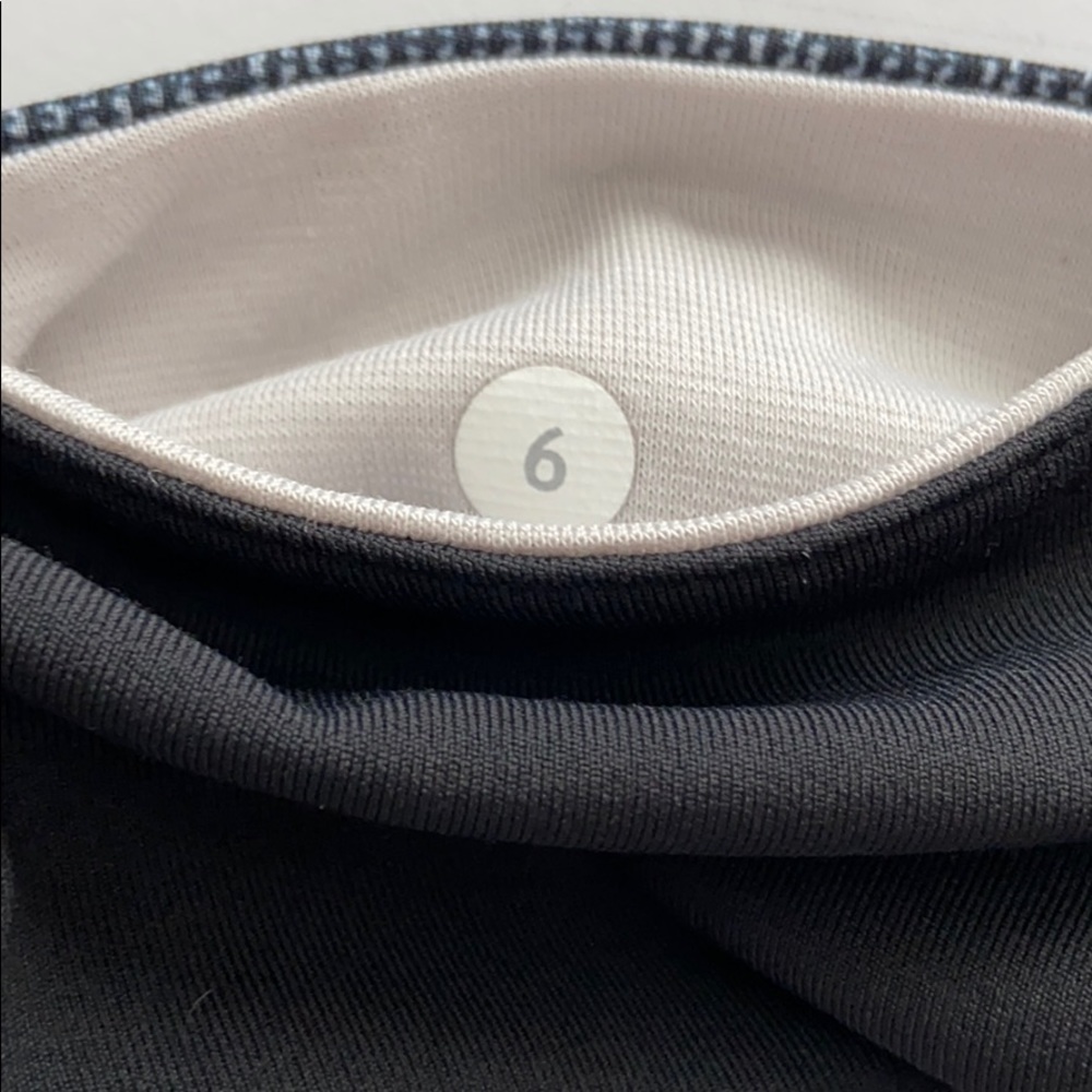 Lululemon Black & White 21” Capris - Picture 9 of 9